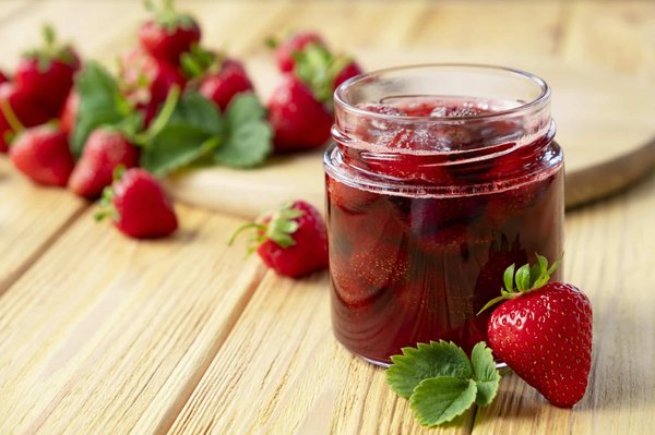 Quels sont les secrets pour une confiture de fraises maison avec des morceaux de fruits ?