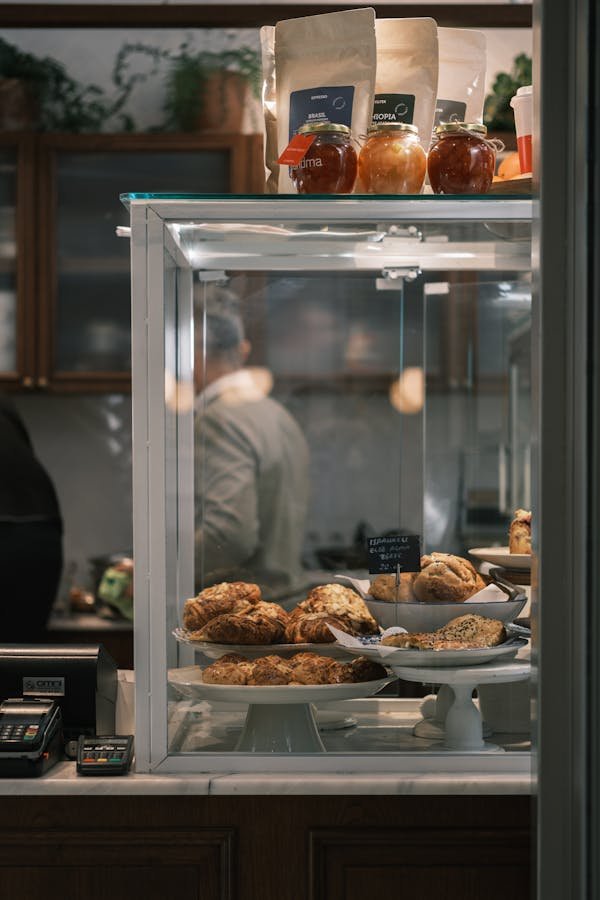 Optimisez votre présentation avec une vitrine pâtisserie moderne